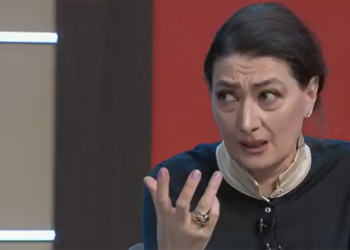 “სიკვდილისთვის გაიმეტა ხალხი, არ აცრა, ჟანგბადი არ აქვს, მართვა – 0! ძირს მკვლელი ხელისუფლება!” – თაკო ჩარკვიანი