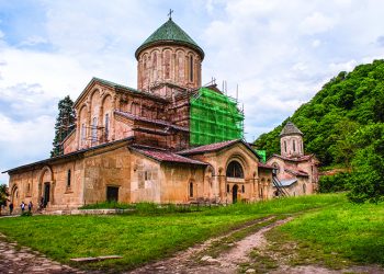 UNESCO-ს ექსპერტების დასკვნა – გელათის დაზიანებული ფრესკები სწორი აღდგენის პირობებში გადარჩება