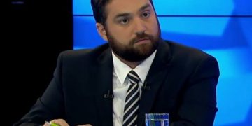 “ასეთი პირები სასულიერო პირები კი არა, ურწმუნოთა სექტაა – შემოსილი თაღლითები, ჩემ გვერდით არაერთს ღუპავს ასეთი შემოსილი” – არჩილ გამზარდია