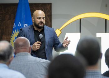 „ქართული ოცნების“ ოზურგეთის მერობის კანდიდატი, ავთანდილ თალაკვაძე ბიზნეს სექტორის წარმომადგენლებს შეხვდა