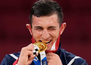 ლაშა ბექაურს და გენო პეტრიაშვილს სახელობით ვარსკვლავს გაუხსნიან