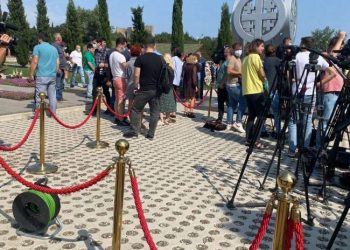 ჟურნალისტები მუხათგვერდის სასაფლაოზეც “შემოღობეს”