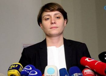 “რომ გასკდეთ ვერაფერს მიზამთ… მამაჩემს ნუ უშლით ნერვებს…” – ელენე ხოშტარია