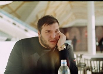 “ბავშვი მომიწამლეს ამ ნაბი@@რებმა !!! გამოსვლისას გავიგე, როგორ ეჩხუბა, რამდენჯერ გითხარი, დააფარე, ბუზებია შიგნით მკვდარიო!” – გიორგი გაბედავა