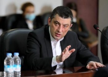 “25 ლარი გასესხო ხვალამდე?”, “გივი, გამოდი, გიცანით…” – კომენტარები გიორგი გახარიას გვერდიდან