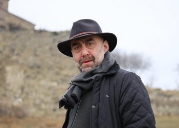 “რეზო დააძრობს თავის “კანიაკს”… ბოჩკიდან დალექილს – რვალარიანს…” – ირაკლი ტაბლიაშვილი