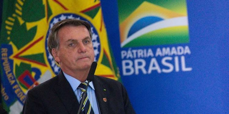 BRASILIA, BRAZIL - JUNE 17: President of Brazil Jair Bolsonaro speaks during the sworn in ceremony for newly appointed Minister of Communications Fábio Faria amidst the coronavirus (COVID-19) pandemic at the Planalto Palace on June 17 2020 in Brasilia. Brazil has over 923,000 confirmed positive cases of Coronavirus and 45,241 deaths. (Photo by Andressa Anholete/Getty Images)