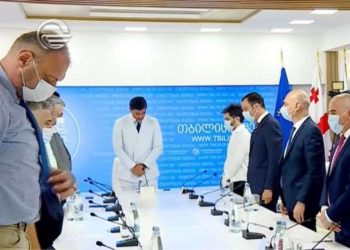 თბილისის მთავრობის სხდომის დაწყებისას კოვიდით გარდაცვლილების ხსოვნას პატივი წუთიერი დუმილით მიაგეს