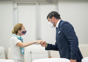 თბილისის მერი კახა კალაძე აშშ-ის ელჩს კელი დეგნანს შეხვდა