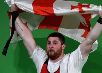 (ვიდეო) – ლაშა ტალახაძე კორონავირუსის საწინააღმდეგო ვაქცინით აიცრა