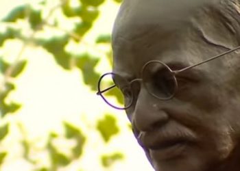 თბილისში მაჰათმა განდის ძეგლს სათვალე მოპარეს