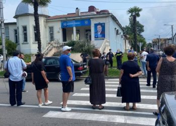 “ბანკებმა გამოაცხადონ სესხებზე მორატორიუმი” – აქცია ქობულეთში