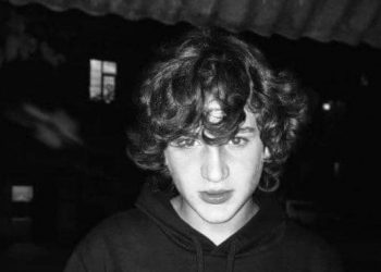 “დაგვეხმარეთ, ჩვენი 16 წლის მეგობარი კომაშია და თურქეთში გადაყვანა სჭირდება…” – ახალგაზრდებმა მეგობრის დასახმარებლად ჯგუფი შექმნეს