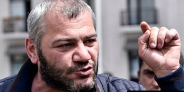 “მოგი..ან მანდ დამსმელი და მერე ტაშის დამკვრელი, ვინ გირჩია მაგ განცხადების გაკეთება მისი ოჯახი მოვ..ან!!!” – ზაზა სარალიძე