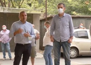 „ქართული ოცნების“ სამგორის მაჟორიტარი დეპუტატობის კანდიდატი რევაზ სოხაძე ვარკეთილის მასივში მოსახლეობას შეხვდა