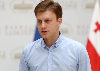 “უკანონობა დაკანონდა” – ვახტანგ შაქარიშვილი მერიას კორუფციულ გარიგებაში ადანაშაულებს