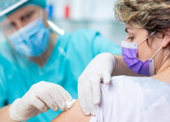 NDI-ის კვლევა: მოსახლეობის 47% კორონავირუსის ვაქცინას არ გაიკეთებდა, 35% – აიცრებოდა