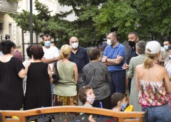 ზურაბ აბაშიძემ მთაწმინდის მოსახლეობასთან მორიგი წინასაარჩევნო შეხვედრა გამართა