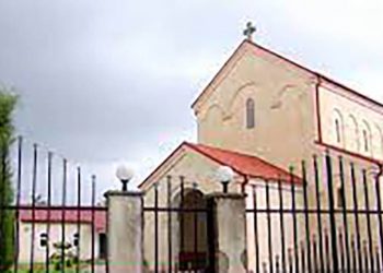 (ვიდეო) – “გადმოათრია მანქანიდან მღვდელი და ისე სცემა…” – “საპატრიარქოსგან კურთხევა მაქვს, ინტერვიუ არ მოგცეთ…” – რა მოხდა სოფელ ზუმში?