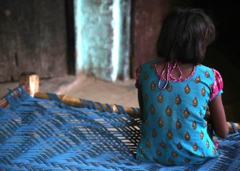 ინდოეთში 15 წლის გოგონას გაუპატიურებისთვის 28 ადამიანი დააკავეს