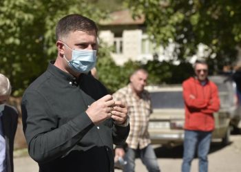ონის მუნიციპალიტეტის მერობის კანდიდატი სერგო ხიდეშლი, საზღვრისპირა სოფლის, გლოლის მოსახლეობას შეხდა
