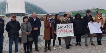 “დატოვე პარლამენტი ქუთაისში”- ადგილობრივებს მოუწოდებენ ხმა მისცენ ძალას, რომელიც პარლამენტს ქუთაისში დააბრუნებს