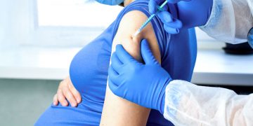 ვაქცინირებული ორსულები ანტისხეულებს ჩვილებს გადასცემენ – Bloomberg