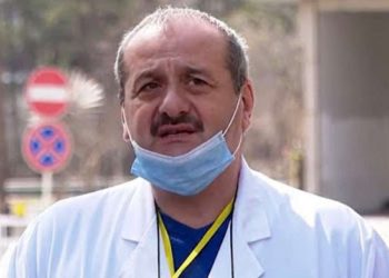 “თუ აუცრელი პედაგოგი საკლასო ოთახში შევა, სამსახურიდან გავათავისუფლებდი, მე რომ სკოლის დირექტორი ვიყო” – დევი ტაბიძე