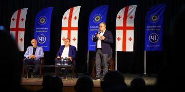 მამუკა წოწერია სხვადასხვა სფეროს წარმომადგენლებს მოსწავლე-ახალგაზრდობის სასახლეში შეხვდა