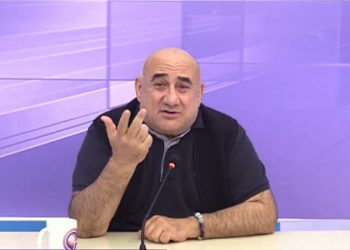 “თქვე ფულის ხამებო და ,,შვაინებო” მუამარ კადაფის უკანალის ჯოხი ერთჯერადი არააა, ის ისტორიის ჯოხია ხარბებო!” – კორკოტაშვილი