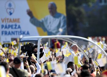 “არ დავიყვანოთ ჯვარი პოლიტიკურ სიმბოლომდე” – რომის პაპი