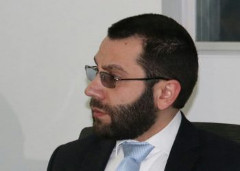 “ტვ პირველმა გაახმოვანა ერთ-ერთი ე.წ. “ფაილი”, რომელიც, ტყუილია და გამოგონილია, ასეთი ვითომ ფაილებით გინდათ რევოლუცია მოაწყოთ…?” – ვარლამ ხათრიძე