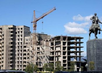 დაუსრულებელი მშენებლობების ნაწილს, მათ შორის მერიასთან მდებარე „ცენტრ პოინტის“ რამდენიმე კორპუსს დაანგრევენ