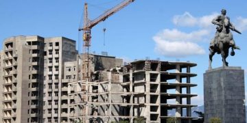 დაუსრულებელი მშენებლობების ნაწილს, მათ შორის მერიასთან მდებარე „ცენტრ პოინტის“ რამდენიმე კორპუსს დაანგრევენ