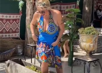 ლალი მოროშკინა ყურძენს წურავს (ვიდეო)