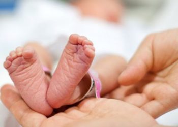 “ბავ­შვის სა­ნა­ხა­ვად იყ­ვნენ ნა­თე­სა­ვე­ბი, ასე და­ინ­ფი­ცი­რდა” – 15 დღის ჩვილი კოვიდ-19-ით კლინიკაში მოათავსეს