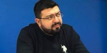 “მე იმ პარტიის ჯარისკაცი ვარ, რომელმაც ქარდავასნაირები და სააკაშვილისნაირები ალაგმა და შენ ქარდავას ტელევიზიის ჟურნალისტი ხარ” – დიტო სამხარაძე