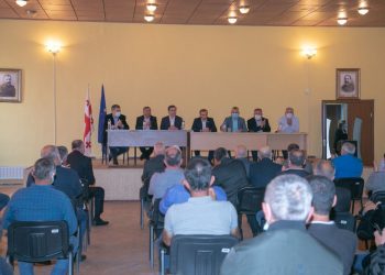 თორნიკე რიჟვაძე წალკაში აჭარიდან ჩასახლებულ ეკომიგრანტ ოჯახებს შეხვდა