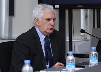 “კომუნიკაციას ვაკლებთ – სექტემბერში მილიონ აცრაზე ვოცნებობდით, მაგრამ, არ გამოდის” – გამყრელიძე