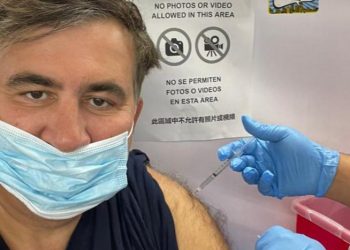 მიხეილ სააკაშვილი კოვიდსაწინააღმდეგო ვაქცინით აიცრა