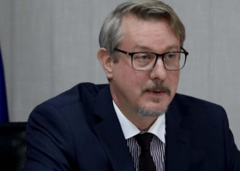 “ვწუხვარ, რომ ორი პარტიის ლიდერმა ერთმანეთის მიმართ აგრესია გამოხატა, მივესალმები იმას, რომ ერთ-ერთმა მათგანმა საზოგადოებას შემდგომ ბოდიში მოუხადა ” – კარლ ჰარცელი
