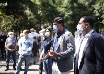 თბილისის მერობისა და ვაკის მაჟორიტარი დეპუტატობის კანდიდატები ვაჟა-ფშაველას  მე-4 კვარტალში  მოსახლეობას შეხვდნენ