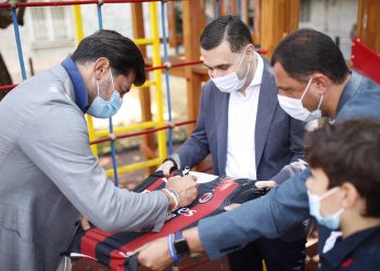 თბილისის მერობისა და ვაკის მაჟორიტარი დეპუტატობის კანდიდატები მოსახლეობას ჭავჭავაძის გამზირზე შეხვდნენ