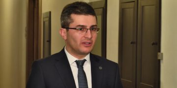 (ვიდეო) – “წამოეგო მოაჯირს, დაეცა, ეს არ იყო ვარდნა მაღალი სიმაღლიდან” – მდინარაძე