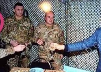 „ეს იმ სერიიდანაა, ჩვენ რომ ნაცები და დამნაშავეები ვართ, და ესენი სუფთა და პატიოსანი ხალხი“ (ფოტო)