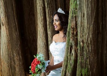 “ხეებს უპირობო სიყვარული შეუძლიათ” – ხეებზე ქორწინება დიდ ბრიტანეთში