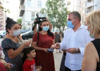 რევაზ სოხაძე ვარკეთილის მე-3 მასივის მაცხოვრებლებს შეხვდა