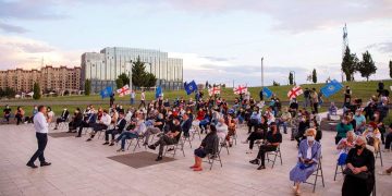 რევაზ სოხაძე სამგორის რაიონში მაცხოვრებელ იძულებით გადაადგილებულ პირებს შეხვდა