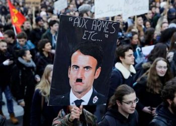 ემანუელ მაკრონის ადოლფ ჰიტლერის როლში გამოსახვისთვის ფრანგი აქტივისტი €10 000-თი დააჯარიმეს