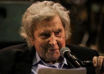 „სირტაკის“ მუსიკის ავტორი, ცნობილი ბერძენი კომპოზიტორი გარდაიცვალა